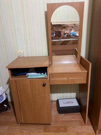 Продаю прикроватные тумбы и трюмо