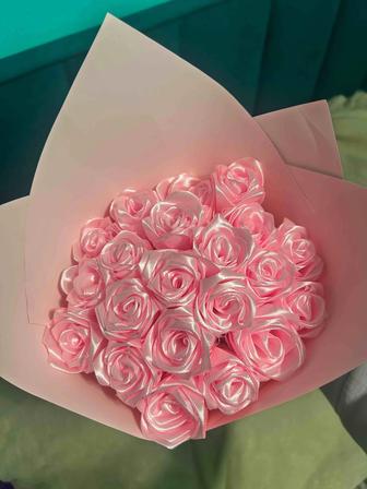 Розы из атласных лент