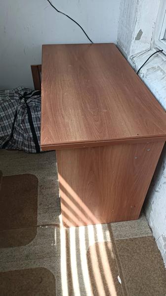 Продам стол б/у