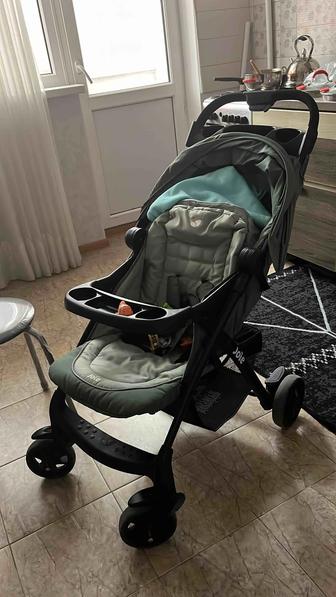 Продам коляску joie