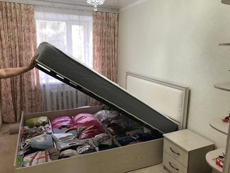 Продаю кровать две тумбы в подарок