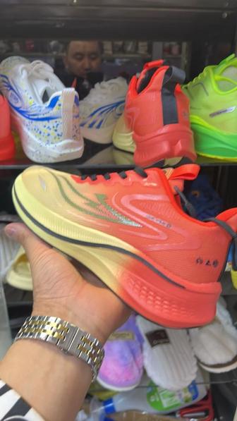 Кроссовки для бега