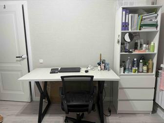 Продаю компьютерный стол, офисное кресло и стеллаж отличное