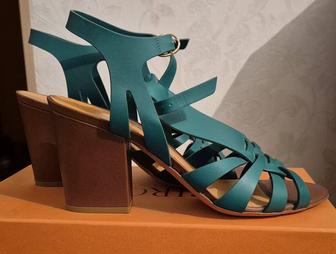 Женские сандалии (босоножки) от бренда VIROIS CHAUSSURES