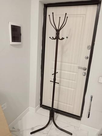 Продам вешалку металлическую