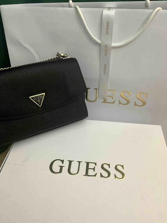 Оригинальная сумка-кроссбоди GUESS