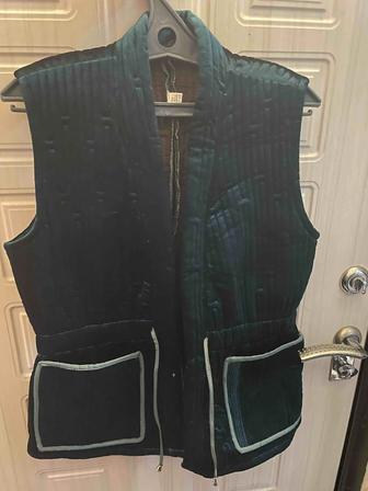 Жилет бархатный