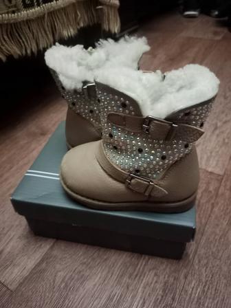 Продам детские зимние сапожки