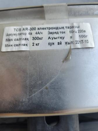 Цифровые весы на 300 кг. Полностью исправны и находятся в состоянии новых.