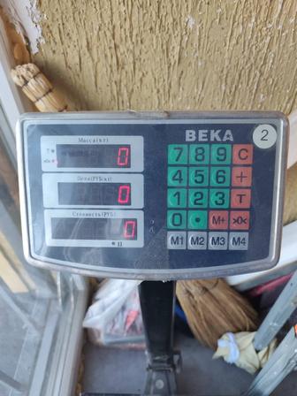 Цифровые весы на 300 кг. Полностью исправны и находятся в состоянии новых.