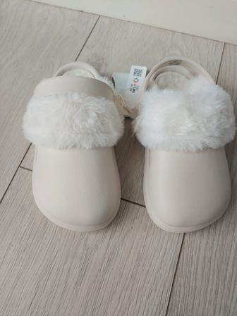 Продам новые тапочки Zara