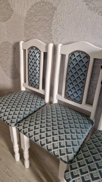 Стол и стулья