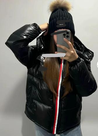 Продам женскую куртку Монклеер