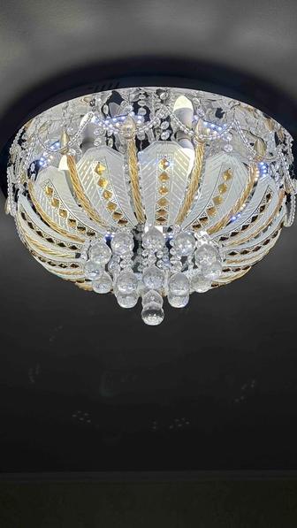 Продам люстру