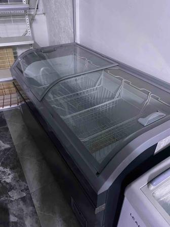 Морозилъник витринный