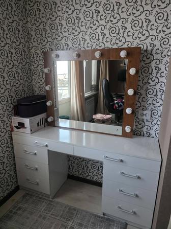 Продам туалетный столик