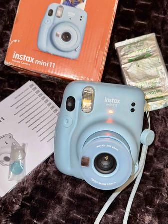 Instax mini 11 голубой, пленка (10 шт) в подарок.