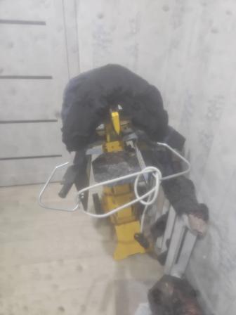 Дрова рубить