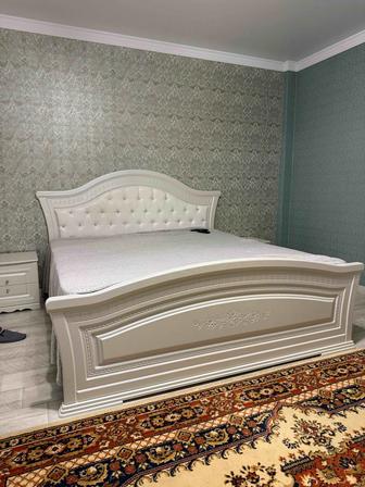 Продам двуспальную кровать с ортопедическим матрасом