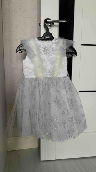 Продам платье снежинки на девочку