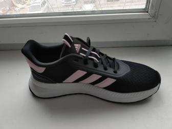 Продам новые кроссовки Adidas