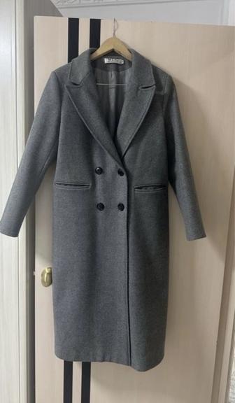 Продам пальто демисезонное