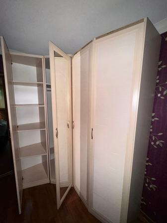 Угловой шкаф