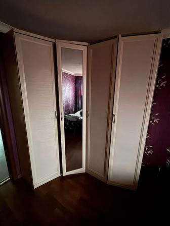 Угловой шкаф