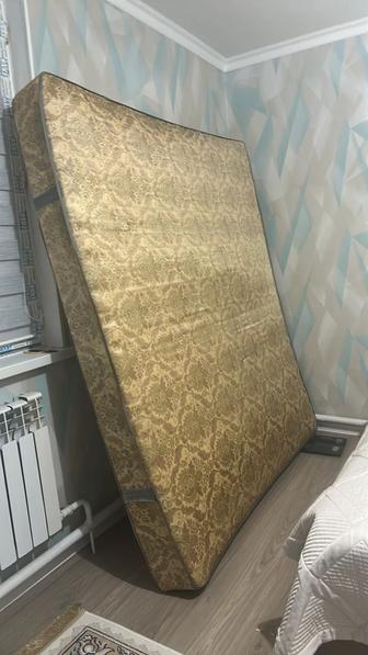 Матрас б/у в хорошем состоянии