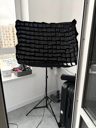 Софт бокс, стойка и свет