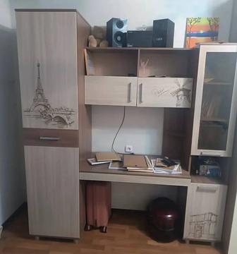 Продаю детский шкаф со столом и полкой