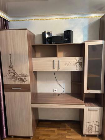 Продаю детский шкаф со столом и полкой