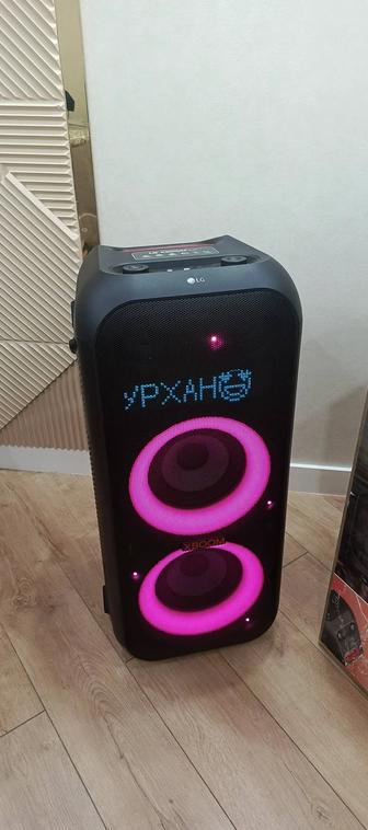 Lg акустическая колонка 1000ватт на колесах