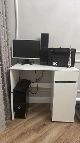 Письменный стол