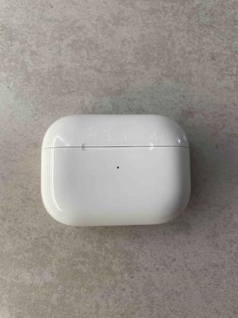 Продам кейс от AirPods Pro 1-го поколения