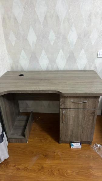 Компьютерный стол для офиса
