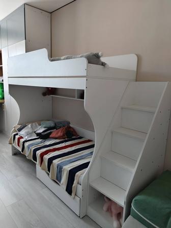 Продам двухъярусный кровать