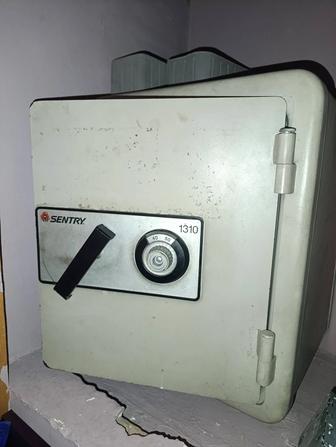 Продам сейф