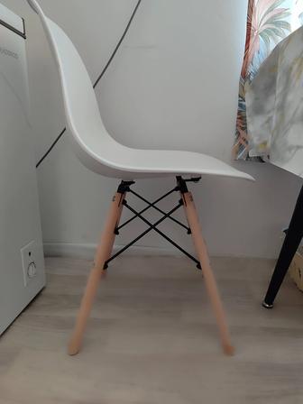 Продам 6 штук стульев.