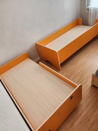 Продам две кроватки с разными размерами