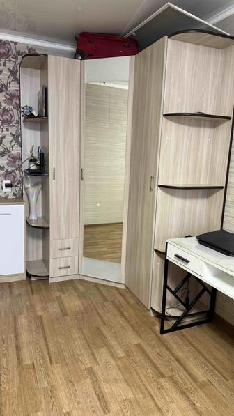 Продам шкаф угловой с зеркалом во весь рост