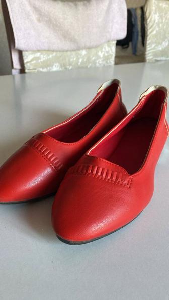 Красные туфли без каблуков