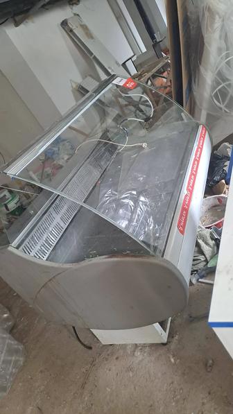 Продам холодильник витринный