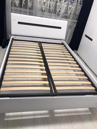 Срочно продам кровать 150-200 !!!