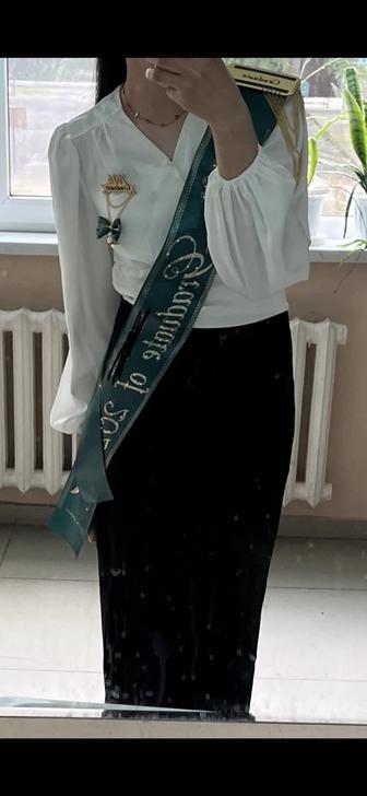 Юбка французской длины с разрезом и кофта размер M / стандарт