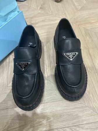 Продаю лоферы под Prada