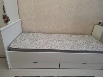 Кровать с матрасом