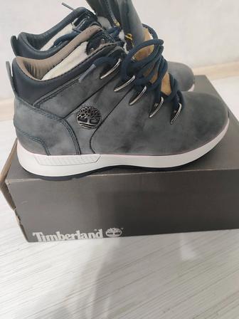 Продам зимние ботинки Timberland
