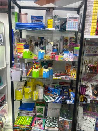 Продам стеклянную витрину