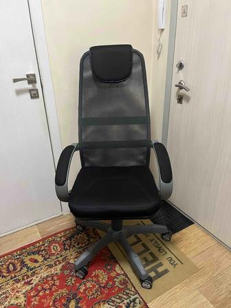 Офисное кресло
